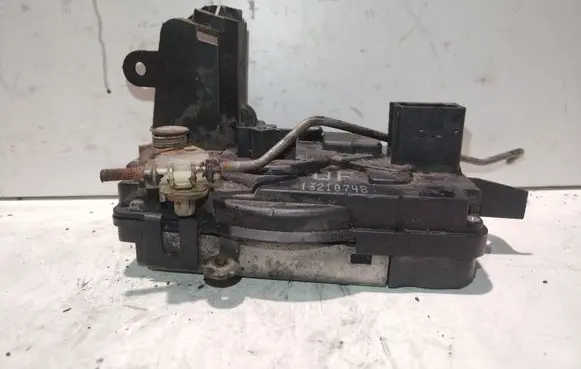 Opel Vivaro Front door lock 13210748