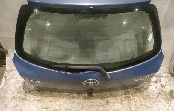 Toyota Yaris Tailgate/trunk/boot lid MELYNAS