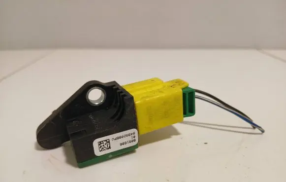 Volkswagen PASSAT B6 Airbag deployment crash/impact sensor 8k097323s