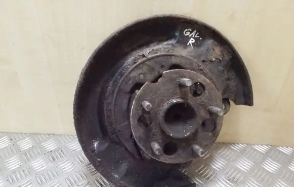 Toyota Avensis Verso Rear wheel hub