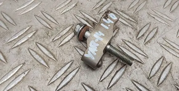 Toyota Yaris Fuel Injector clamp holder 