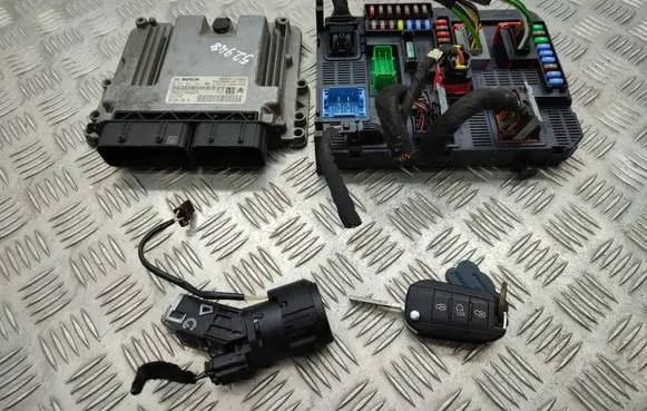Peugeot 308 Engine ECU kit and lock set 9809478580 0281031043 9807054180