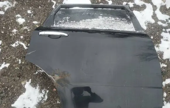 Subaru B9 Tribeca Rear door juodos