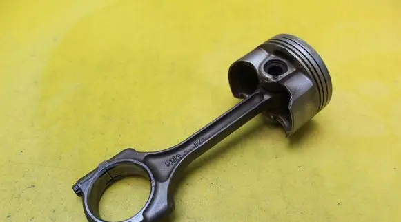 Honda Civic Piston with connecting rod
