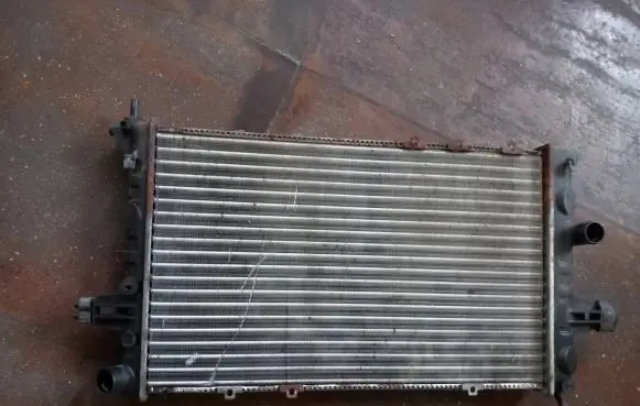 Opel Zafira A Coolant radiator TG9516D