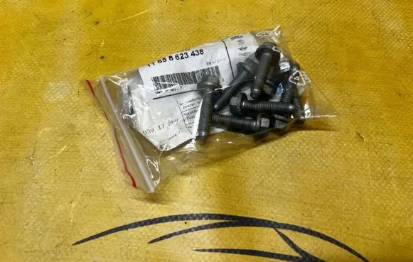 BMW 5 G30 G31 G38 Nuts/bolts 11658623438 8623438