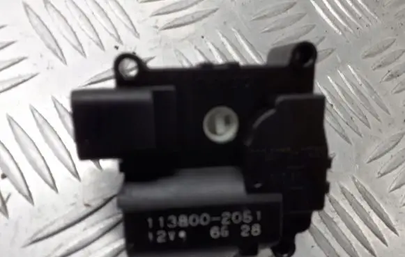 Toyota Corolla E120 E130 A/C air flow flap actuator/motor 113800-2051