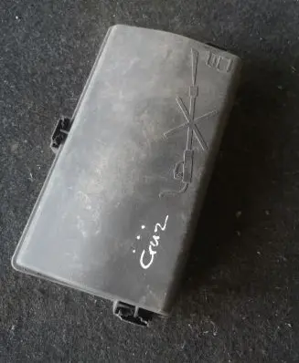 Chevrolet Cruze Fuse box cover 13222784
