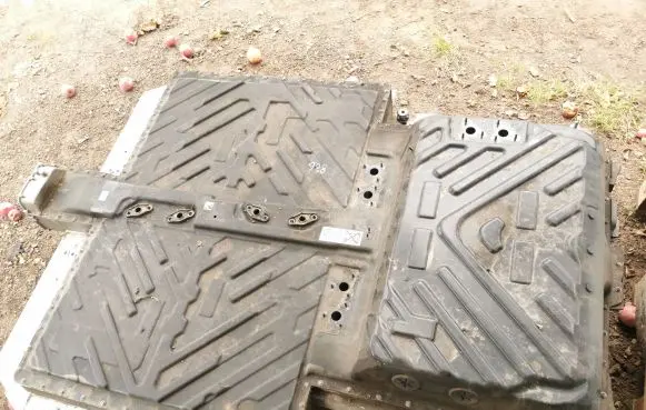 Mercedes-Benz EQA Hybrid/electric vehicle battery tray 