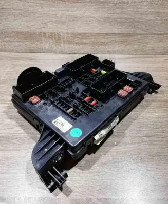 Opel Insignia A Fuse module 1327732102 06351702009