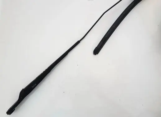 Peugeot 406 Front wiper blade arm