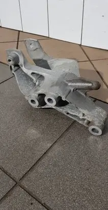 Chevrolet Captiva Engine mounting bracket