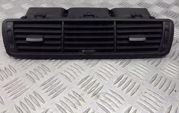 Peugeot 807 Dashboard air vent grill cover trim 1484107077