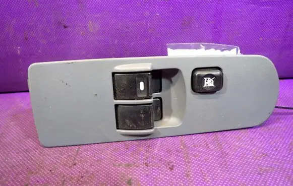 Mitsubishi Colt Quarter vent window switch MR587477