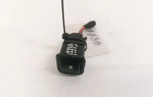 Volkswagen Golf IV Fuel tank opening switch 3B0959833A