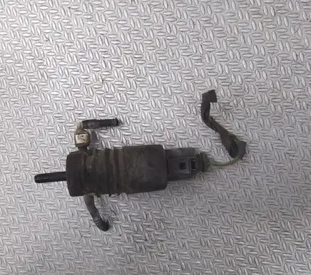 Volkswagen PASSAT B6 Windscreen/windshield washer pump 1K6955651