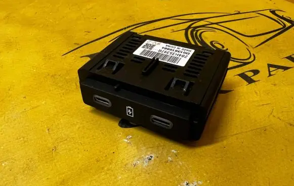 Renault Espace VI USB socket connector 284H35397R