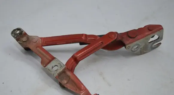 Volkswagen PASSAT B5 Tailgate/trunk/boot hinge 8D5827302C
