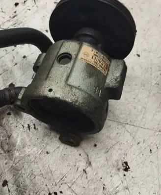 Renault Scenic I Power steering pump 770084106 26046186 770084301C