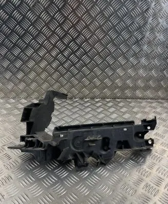 Headlight/headlamp mounting bracket