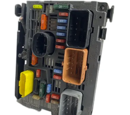 Peugeot 308 Fuse box set 9666700480 R05