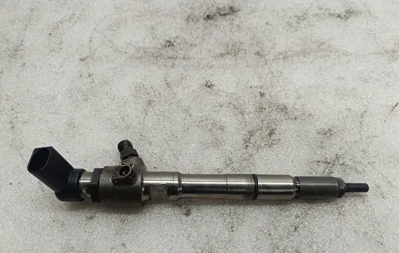 Volkswagen Golf VI Fuel injector 03L130277B 8058F