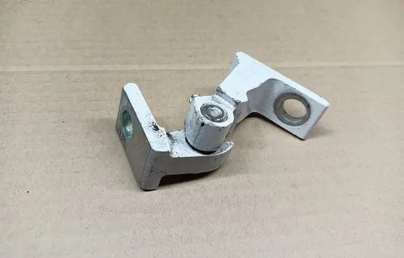 Volkswagen Tiguan Front door lower hinge