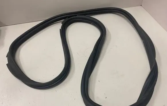 Trunk rubber seal (body)