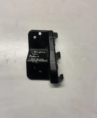Hyundai Genesis Front bumper mounting bracket 865842M300