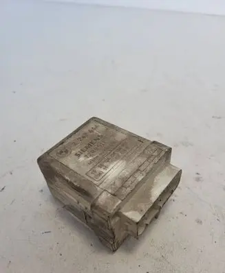 BMW 3 E46 Glow plug pre-heat relay 2247664