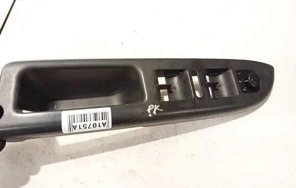 Volkswagen Golf Plus Front door window switch trim 5m1867371b