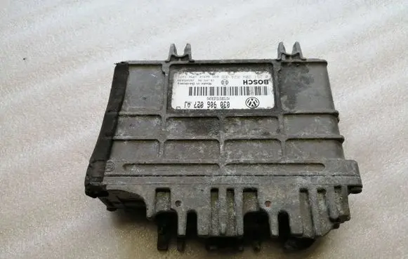 Volkswagen Golf III Engine control unit/module 030906027AJ 26SA5039 0261204824