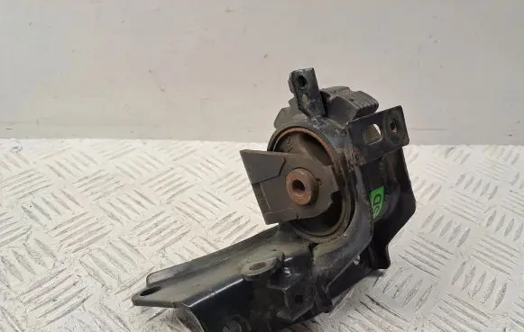 Toyota Avensis T250 Engine mount bracket 123720R010