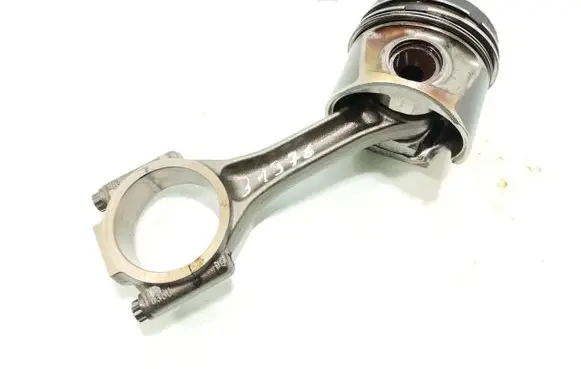 Volkswagen PASSAT B6 Piston with connecting rod 