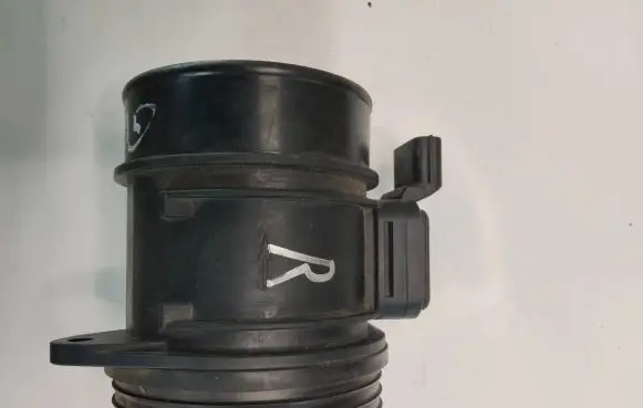 Suzuki Grand Vitara II Mass air flow meter 8200327690 8200280065 5WK97005