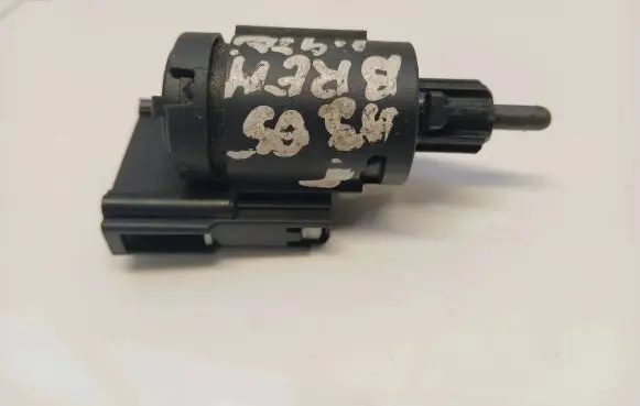 Audi A3 S3 A3 Sportback 8P Brake pedal sensor switch 3B0945511C 19322010 00323