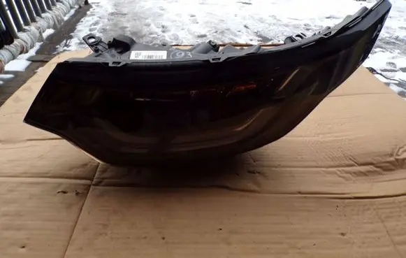 Land Rover Discovery 5 Headlight part HY3213W030DB