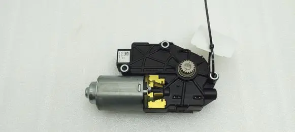Hyundai Santa Fe Sunroof motor/actuator 1731706A 00577641