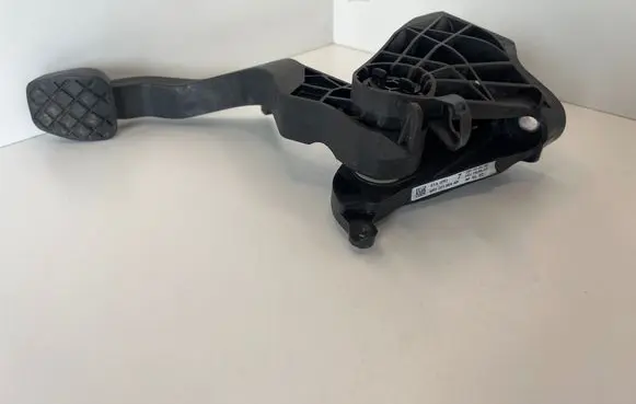 Audi A1 Clutch pedal 6R0721117B