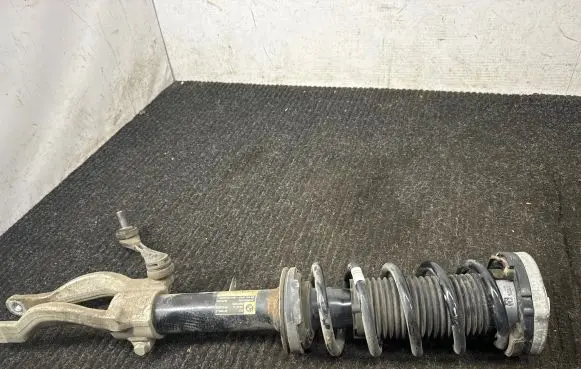BMW 5 G30 G31 Front shock absorber/damper 6875922