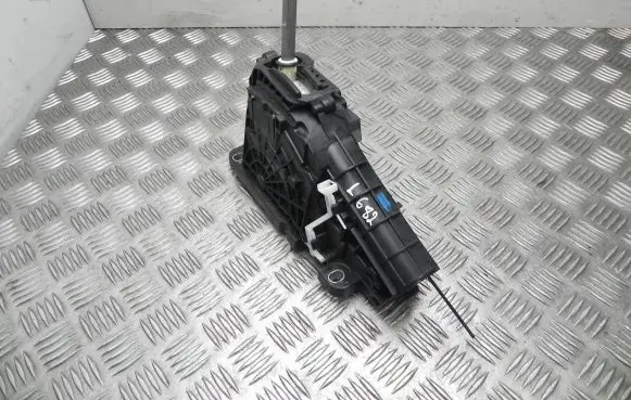 Volvo S90, V90 Gear shifter/selector 32240021