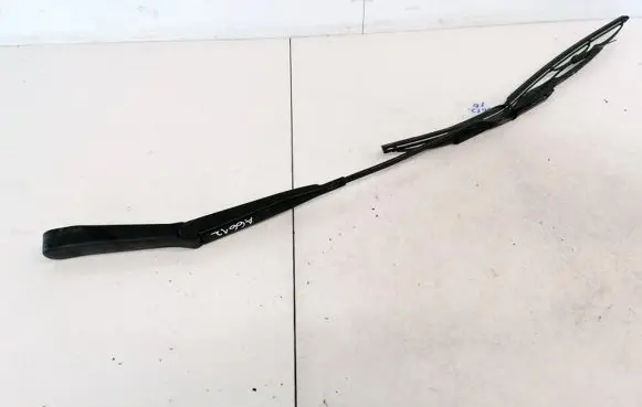 Front wiper blade arm