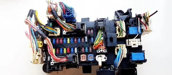 Suzuki Grand Vitara II Fuse box set 04675K07 5024