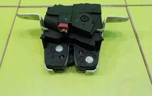 Mercedes-Benz E W212 Tailgate exterior lock 