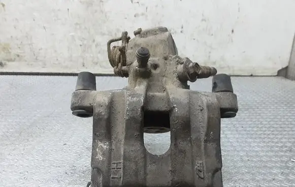 Nissan Primera Rear brake caliper