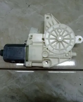 Mercedes-Benz S W222 Front door window regulator motor A1669060201 937671101