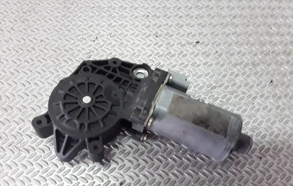 Citroen Xsara Picasso Front door window regulator motor 0130821900