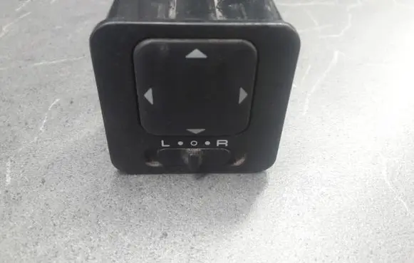 Mazda B2500 Fog light switch 