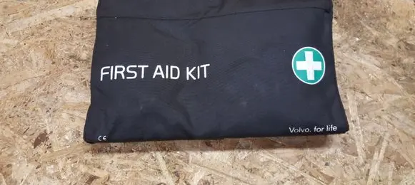 Volvo V70 First aid kit 