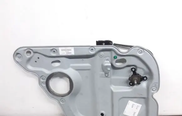 Rear door manual window regulator